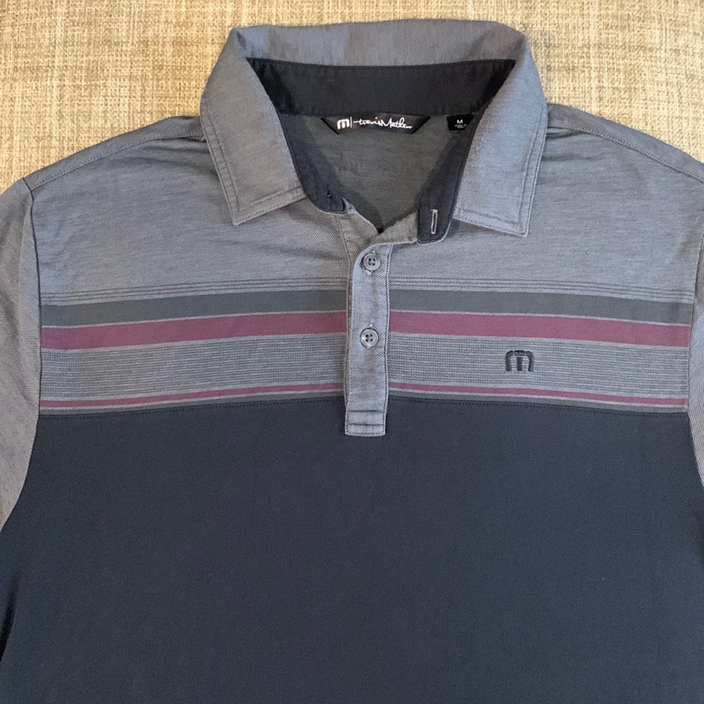 Travis Mathew golf polo. Mens size Medium. Short sleeve mens polo.
